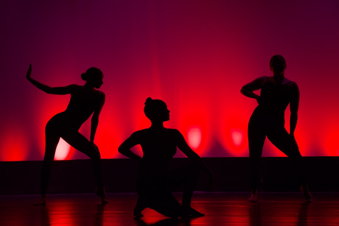 silhouette-of-people-dancing-vgj9buwaqt0
