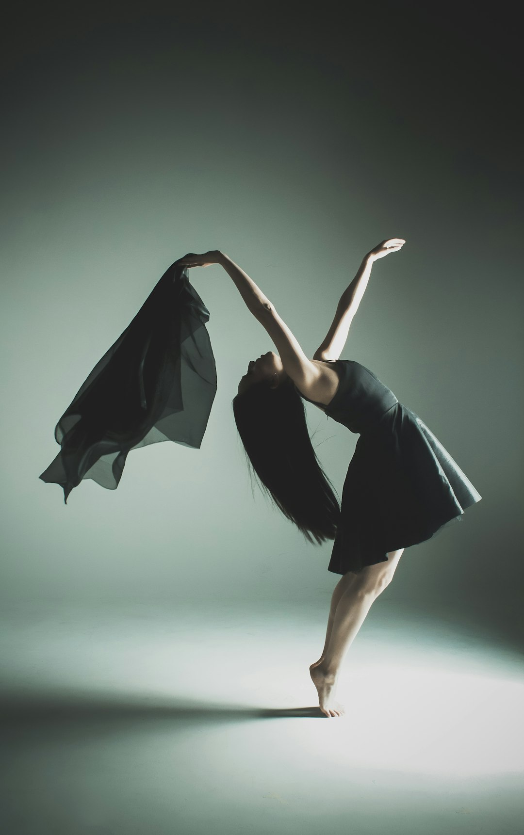 gilr dance black shadow